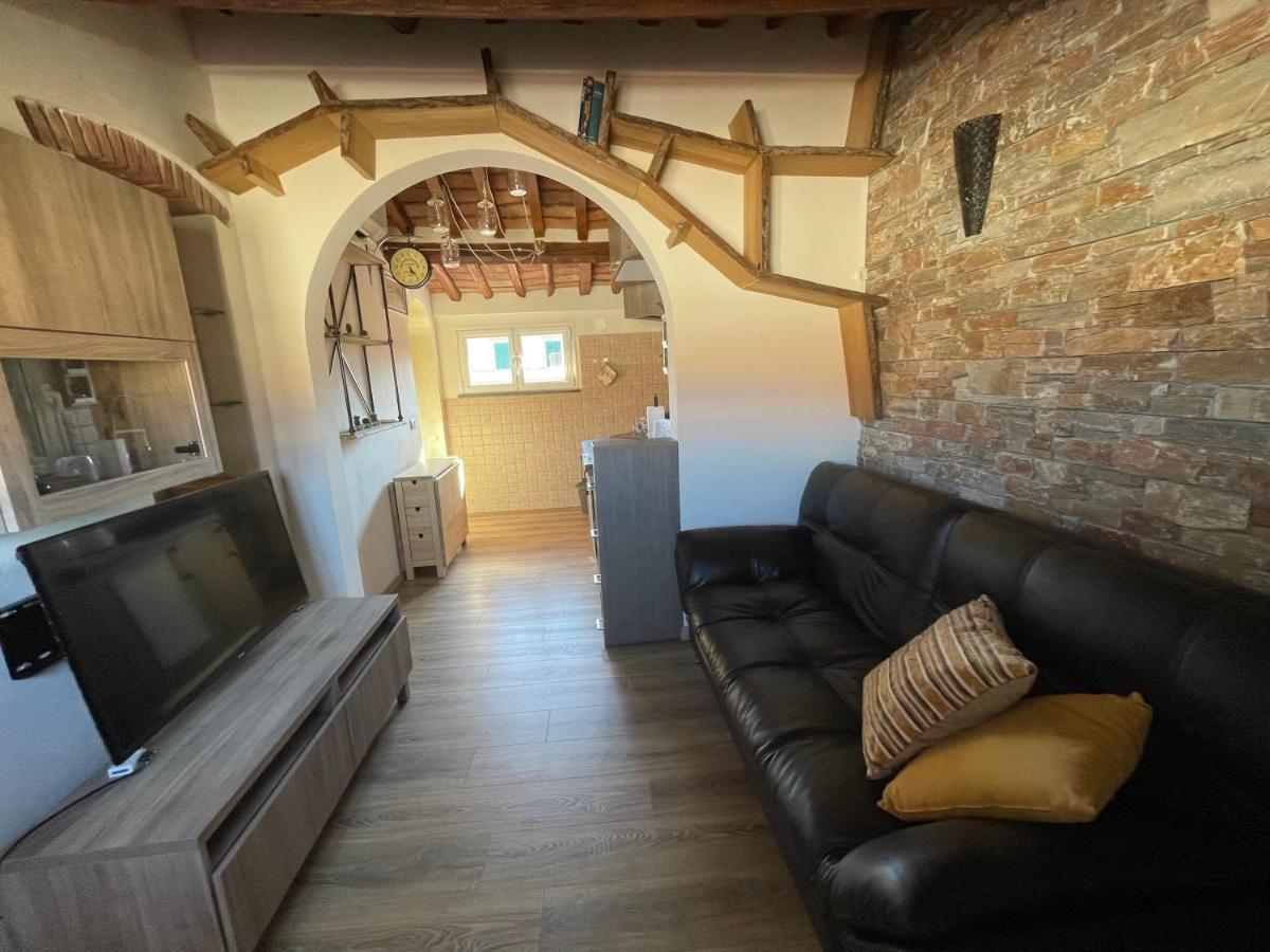 Il Cappellaio Matto Apartment Livorno Bagian luar foto